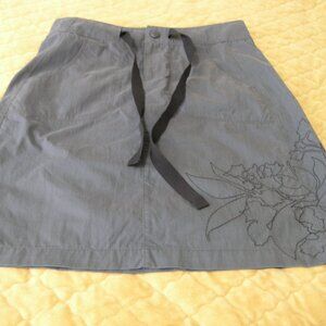 LL BEAN Activewear Skirt Dark Grey 4 pocket with embroidery accents Size 4 PET